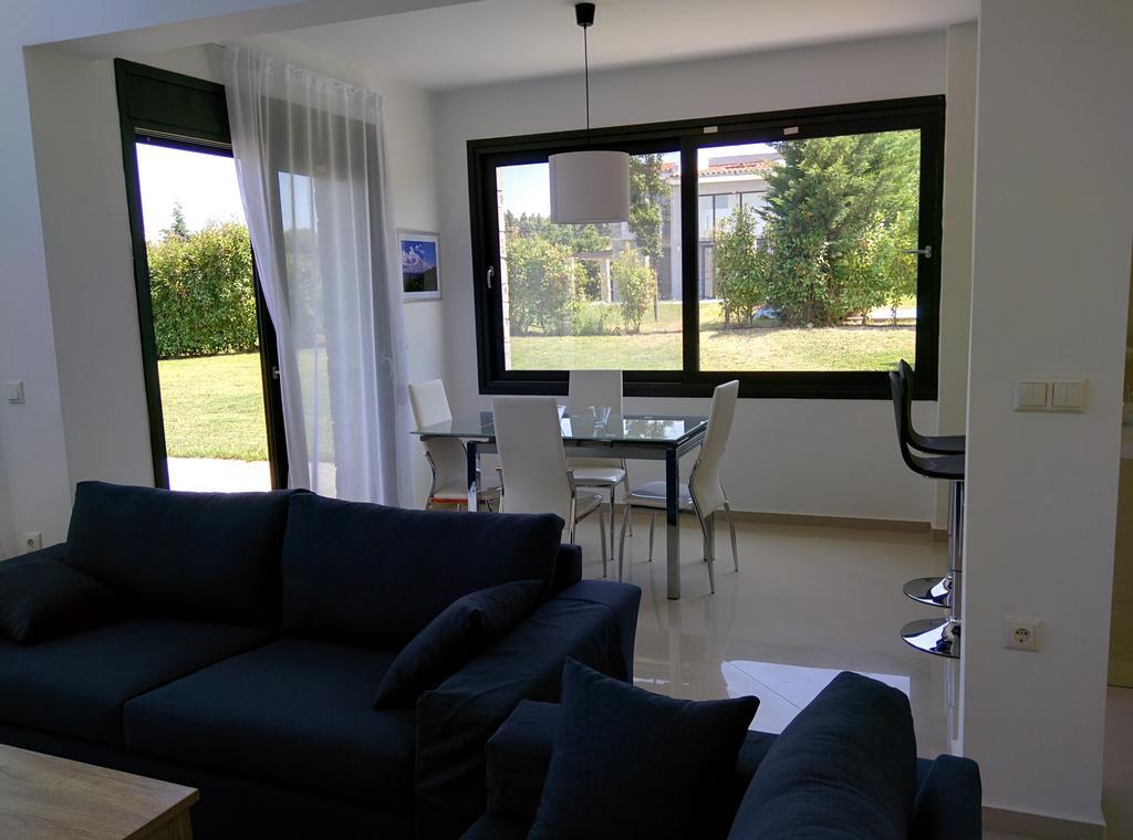 Sunny Sani Luxury Villas Szoba fotó